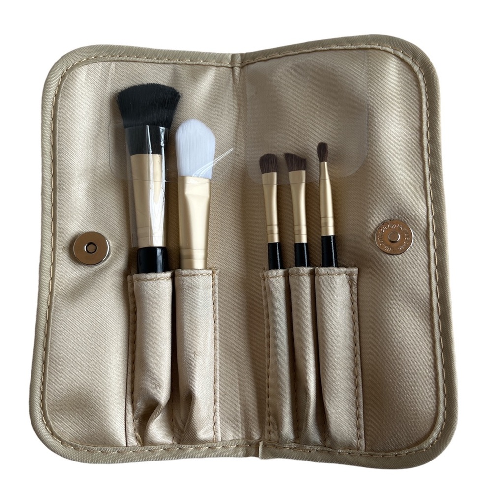 NWT Makeup Brush Set